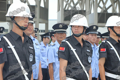 東莞望牛墩保安服務(wù)公司保安凌晨救火 護(hù)住戶平安