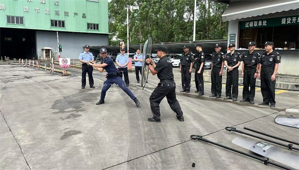 警企聯(lián)防，保障安全-廣東威遠保安公司開展防暴演練活動